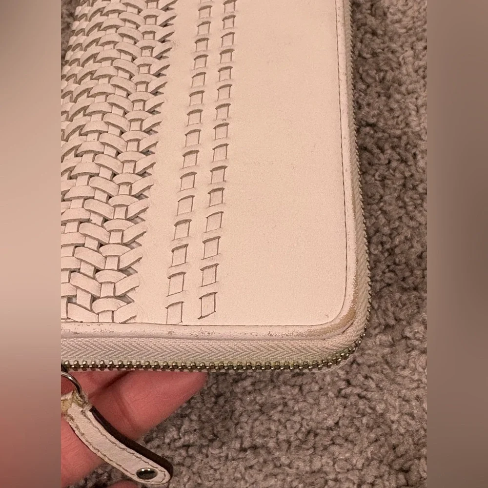 Coach Resort White Woven Leather Wallet with Metal Coach‎ Logo